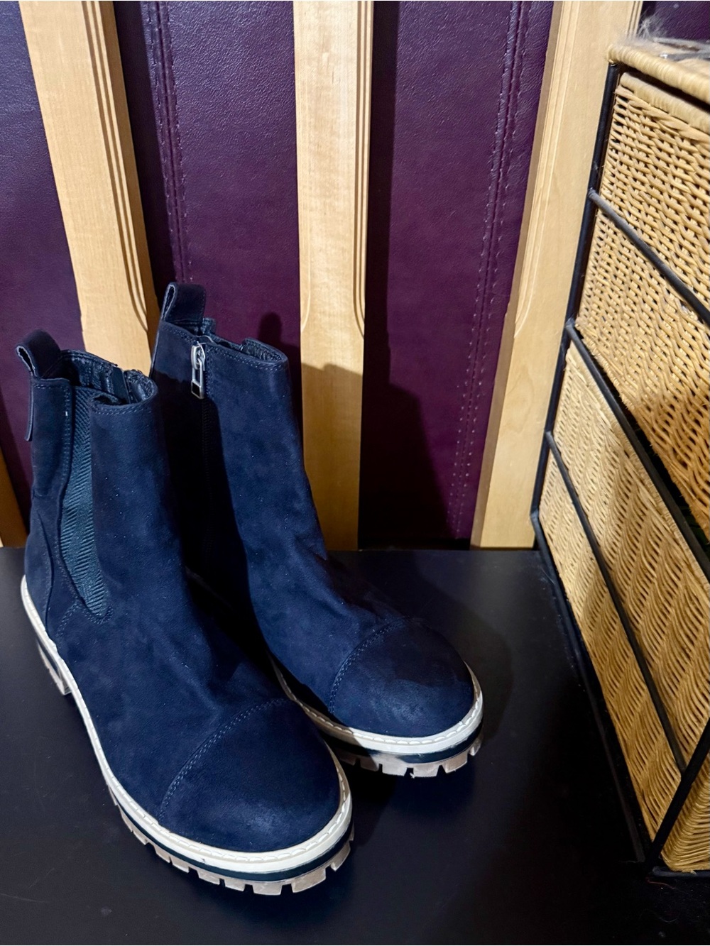 Time and Tru Black Slouchy Lug Chelsea Boots Suede Cap Toe Sz 7